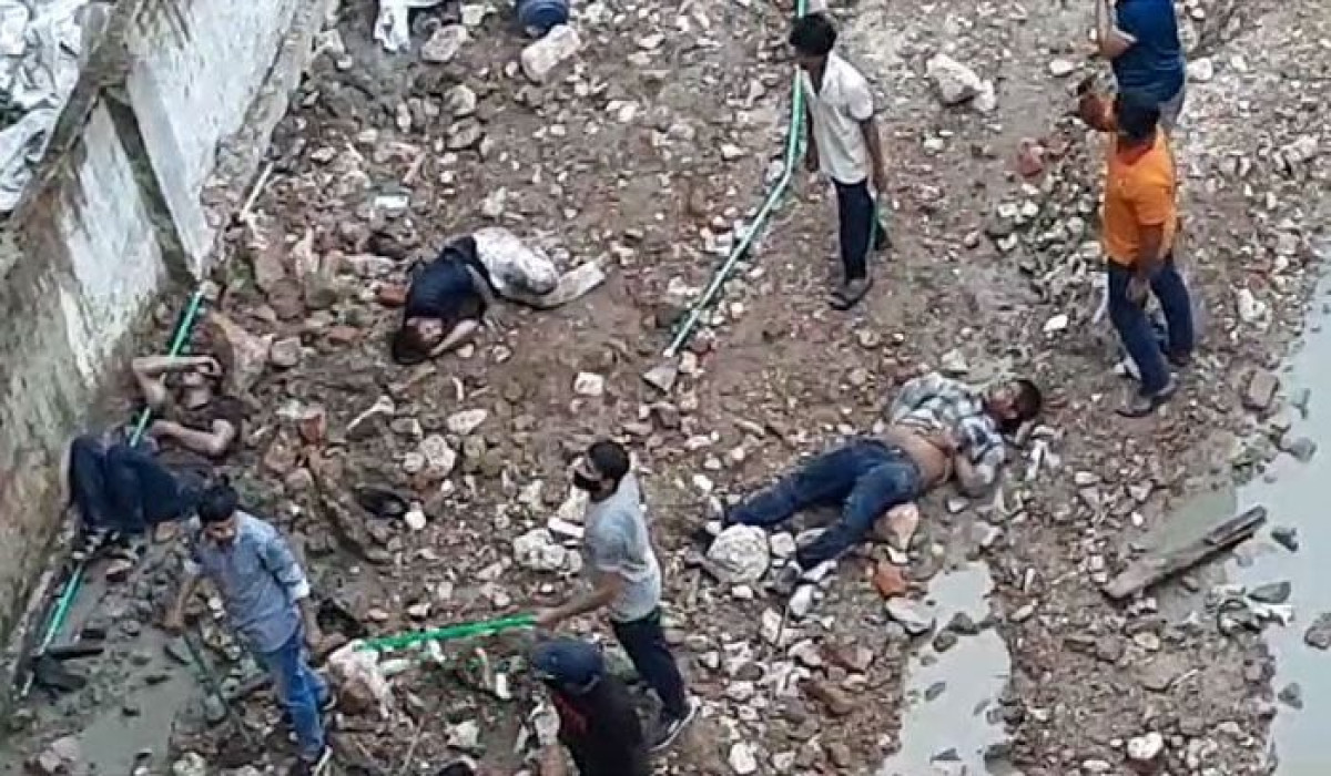 প্রাণে বাঁচতে ভবন থেকে লাফ, ৪ ছাত্রলীগ নেতা আহত