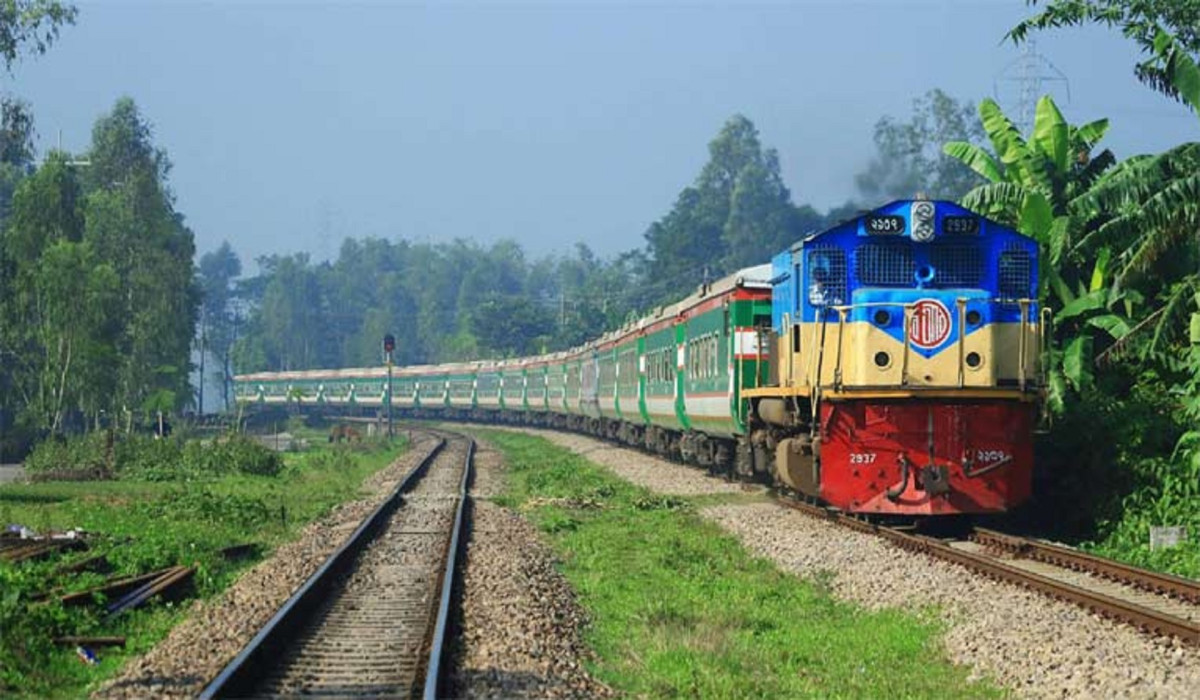 সারাদেশে ট্রেন চলাচলে বিপর্যয়ের শঙ্কা