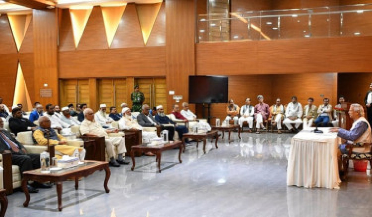 রাজনৈতিক নেতাদের সঙ্গে বৈঠকে বসেছেন প্রধান উপদেষ্টা