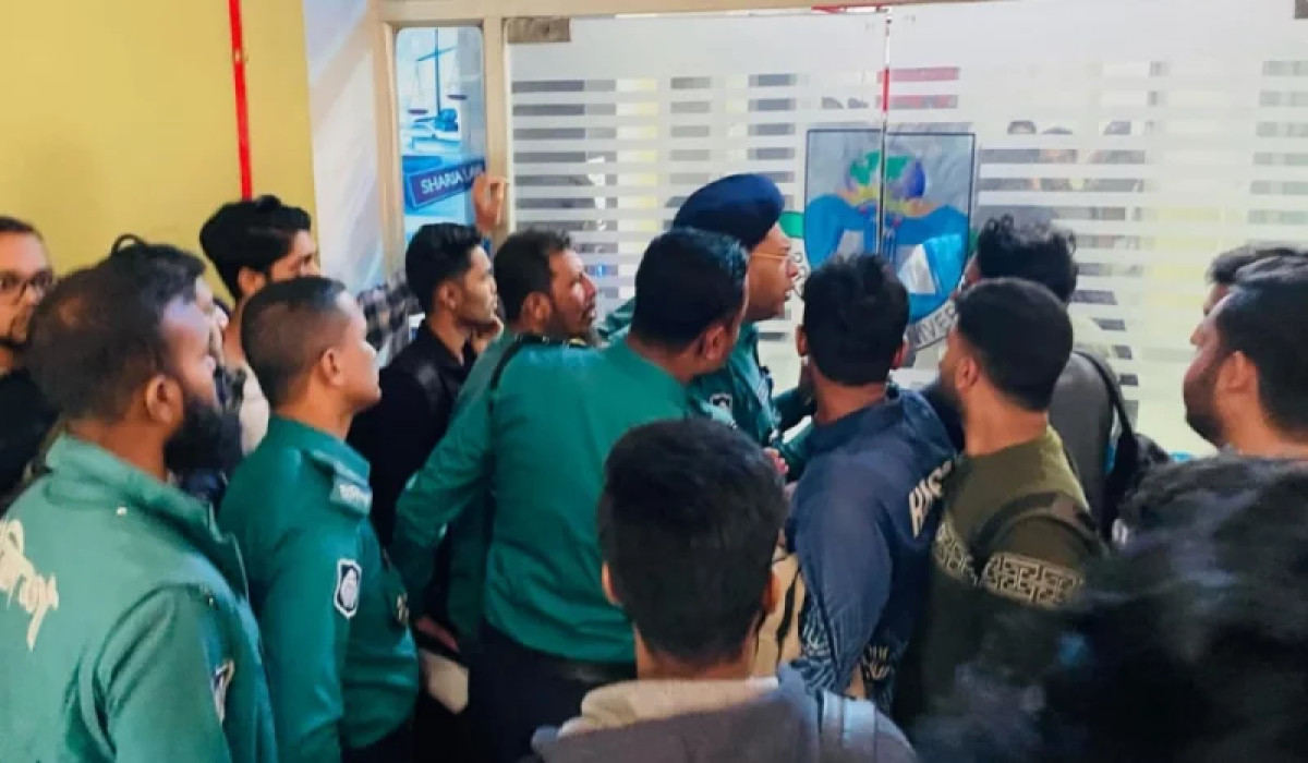 ফেসবুক স্টাটাস ঘিরে শিক্ষার্থীকে মারধর, তোপের মুখে 'সমন্বয়ক'