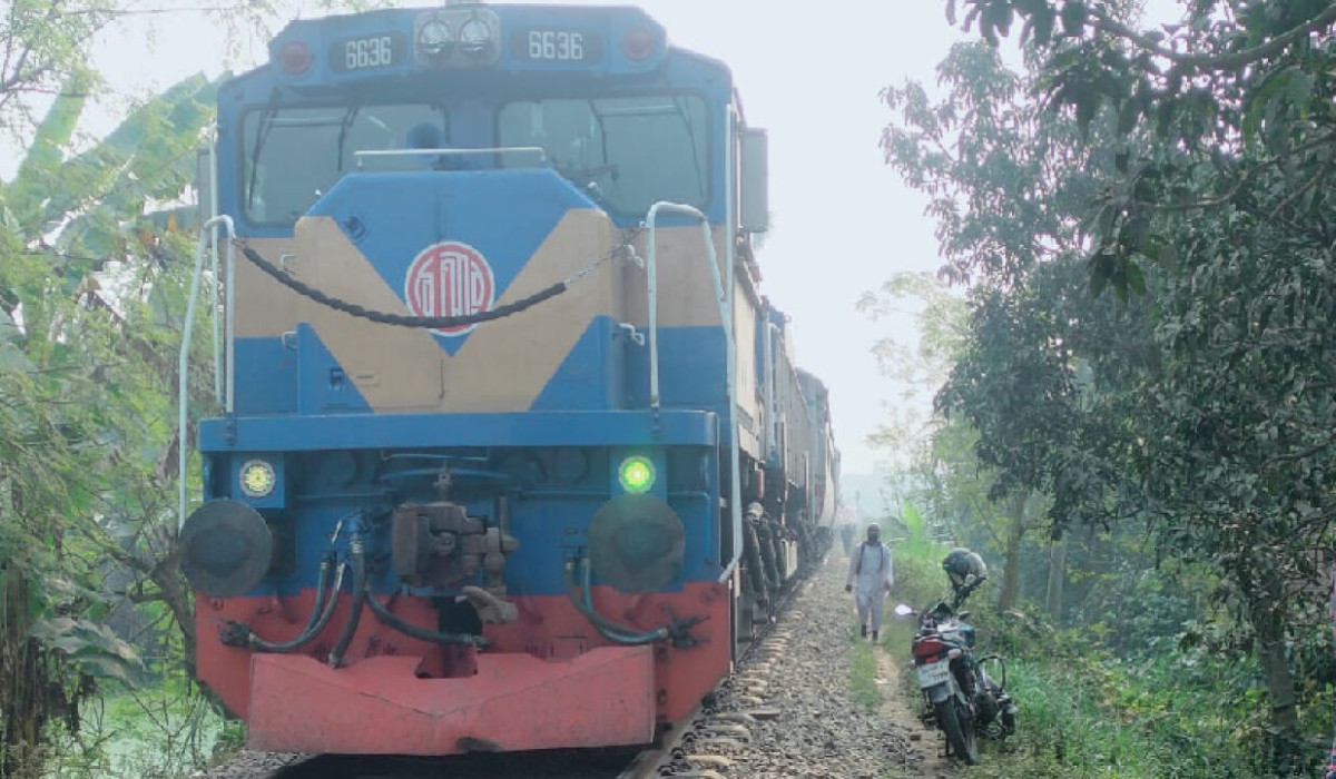 ৪ ঘণ্টা পর সারাদেশের সঙ্গে রাজশাহীর ট্রেন চলাচল স্বাভাবিক