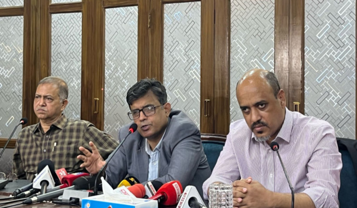 ‘মানবিক করিডোর নিয়ে রাজনৈতিক দলগুলোর বক্তব্য ইম্যাচিউরড’: শফিকুল আলম