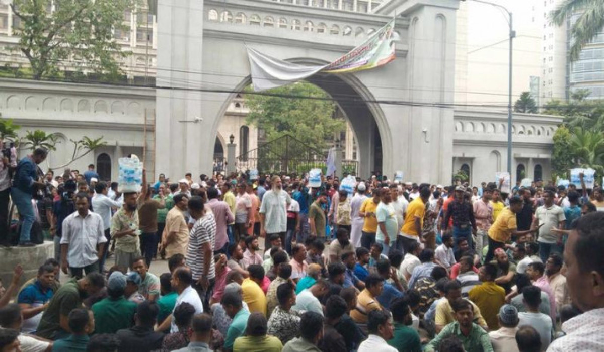নগর ভবনের প্রধান ফটকে তালা, ইশরাকের শপথ দাবিতে টানা চতুর্থ দিনের মতো বিক্ষোভ