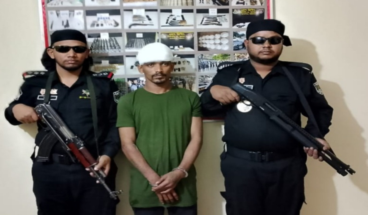 ৪২ মামলার আসামি ‘মাদক সম্রাট’ বুইস্যা গ্রেপ্তার, উদ্ধার পিস্তল ও গুলি