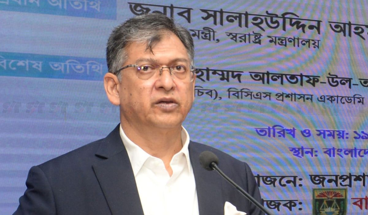 নির্বাচিত সরকারের ইশতেহার বাস্তবায়নই সরকারি কর্মকর্তাদের মূল দায়িত্ব: স্বরাষ্ট্রমন্ত্রী