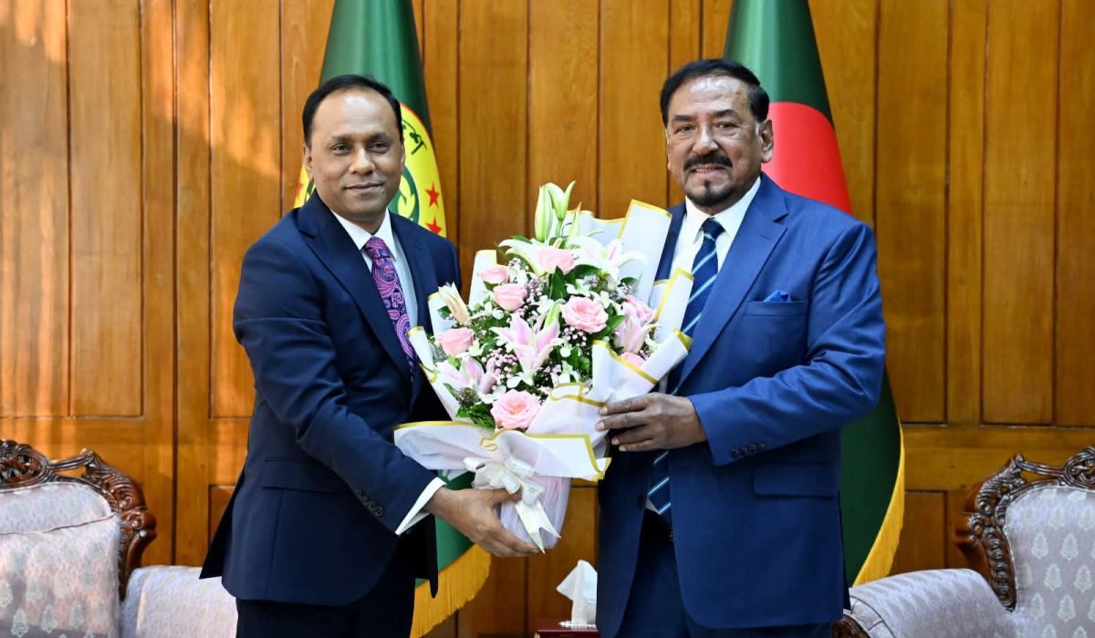 রাষ্ট্রপতির দায়িত্বভার গ্রহণ করায় স্পিকারকে ফুলেল শুভেচ্ছা